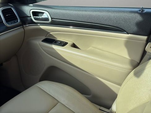 Used 2020 Jeep Grand Cherokee Limited image 22