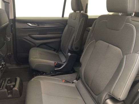 Used 2023 Jeep Grand Cherokee L Laredo RWD image 18