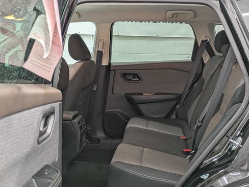 Used 2021 Nissan Rogue S image 20