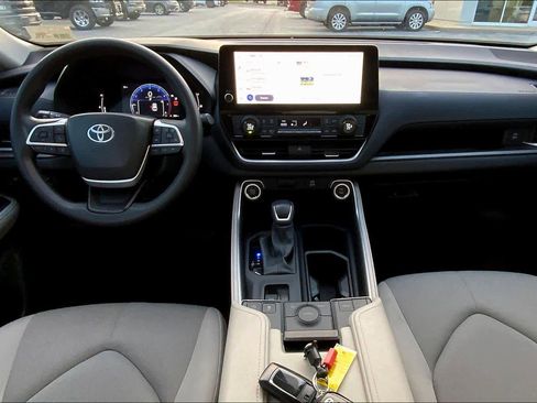 Used 2025 Toyota Grand Highlander FWD image 14
