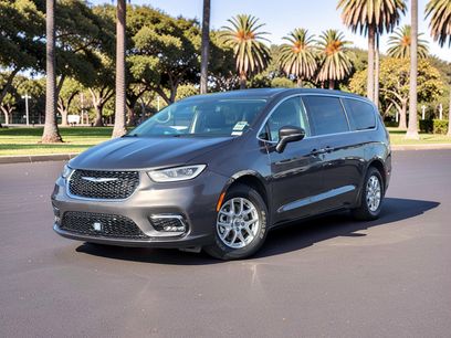 Used 2023 Chrysler Pacifica Touring-L