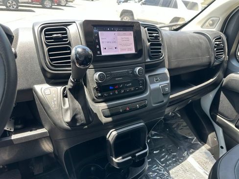 Used 2025 RAM ProMaster 2500 w/ Convenience Group FWD image 17