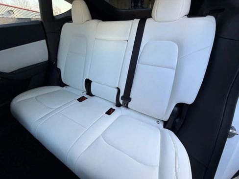 Used 2021 Tesla Model Y Long Range image 7