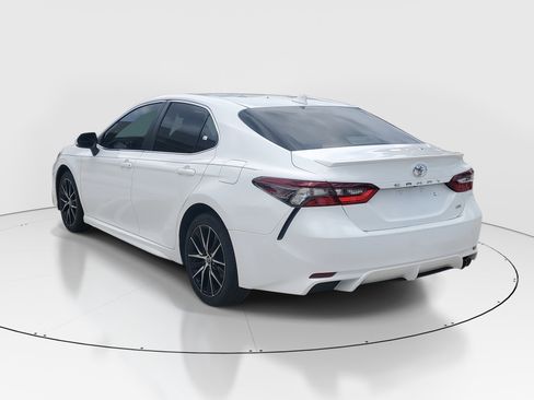 Used 2023 Toyota Camry SE image 5