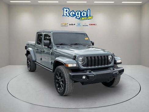 Used 2025 Jeep Gladiator Sport AWD/4WD image 1