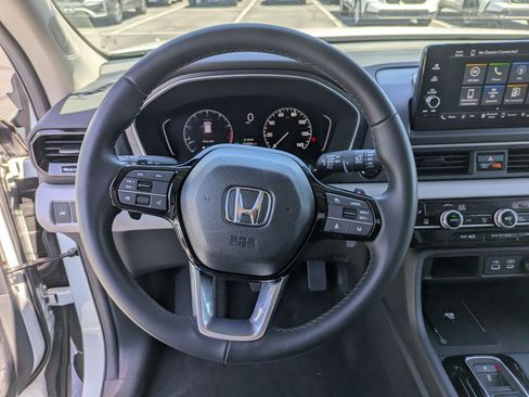 Certified 2025 Honda Pilot EX-L image 18
