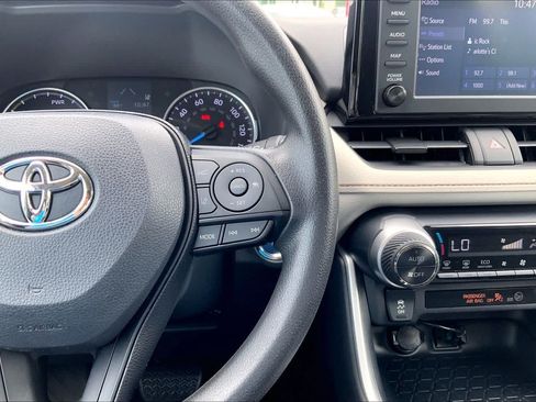 Used 2019 Toyota RAV4 XLE AWD/4WD image 25
