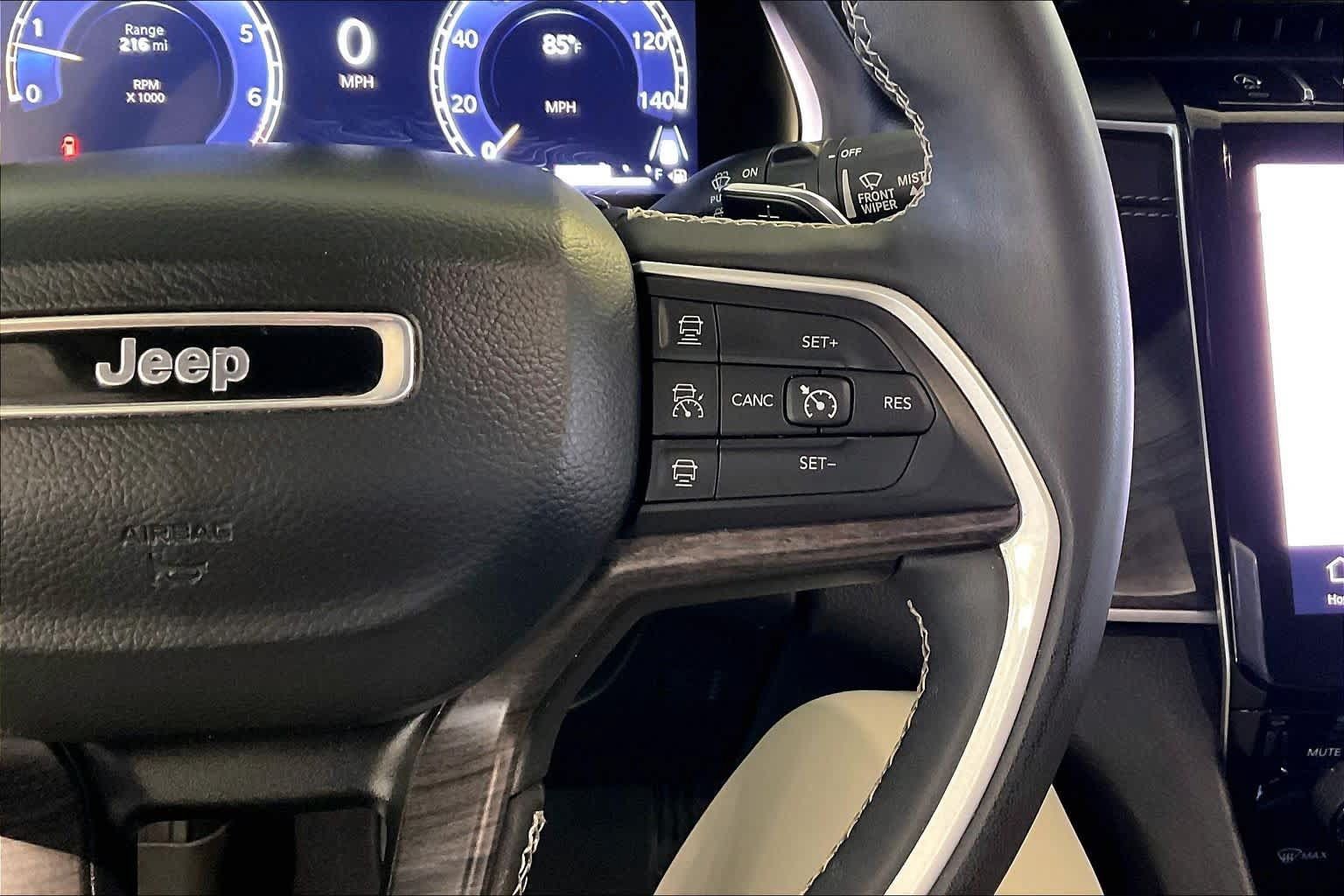 Used 2023 Jeep Grand Cherokee Limited w/ Luxury Tech Group II AWD/4WD image 21