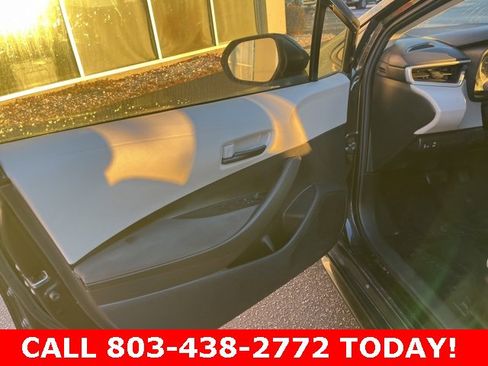 Used 2022 Toyota Corolla LE image 5