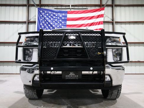 Used 2023 Chevrolet Silverado 2500 LT w/ Convenience Package AWD/4WD image 2