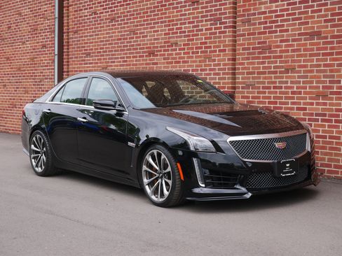 Used 2016 Cadillac CTS V w/ Luxury Package RWD image 27