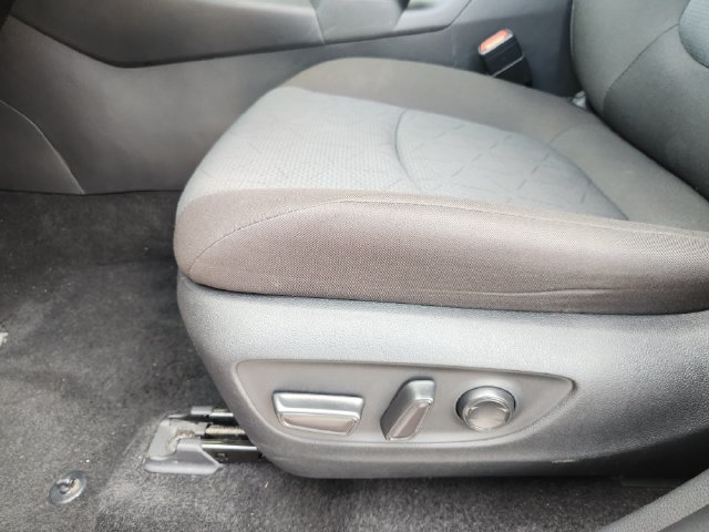 Used 2025 Toyota RAV4 XLE AWD/4WD image 23