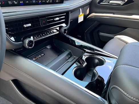 New 2026 Chevrolet Tahoe Premier w/ Sun And Tow Package AWD/4WD image 13