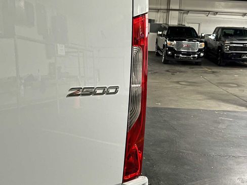 Used 2025 Mercedes-Benz Sprinter 2500 image 15