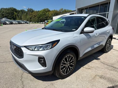 Used 2025 Ford Escape SE FWD image 3