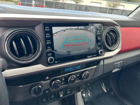 Used 2021 Toyota Tacoma SR5 AWD/4WD image 19