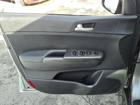 Used 2019 Kia Sportage LX image 11