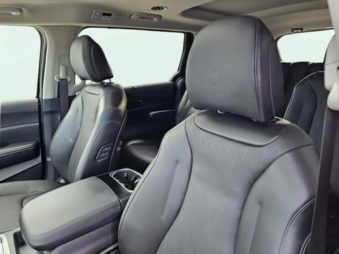 Certified 2026 Kia Carnival SX w/ SX Dark Edition Package image 18