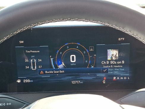 Used 2025 Chevrolet Traverse LT w/ Sun and Wheel Package FWD image 21