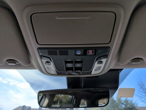 Used 2021 Honda Pilot Elite image 32