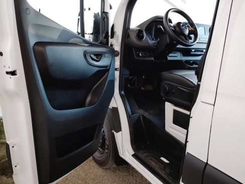 Used 2024 Mercedes-Benz Sprinter 2500 image 19