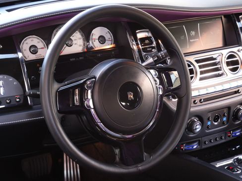 Used 2018 Rolls-Royce Wraith RWD image 26