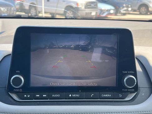 Used 2023 Nissan Rogue SV image 30