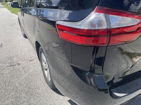 Used 2017 Toyota Sienna LE image 11