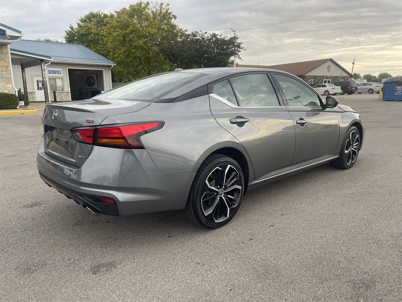 Used 2023 Nissan Altima 2.5 SR AWD/4WD image 3
