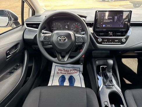 Used 2025 Toyota Corolla LE FWD image 15