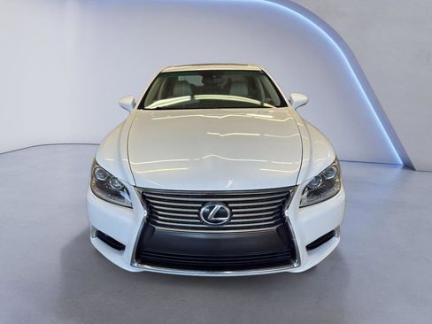 Used 2015 Lexus LS 460 w/ Comfort Package image 2