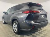 Used 2022 Toyota Highlander LE image 5