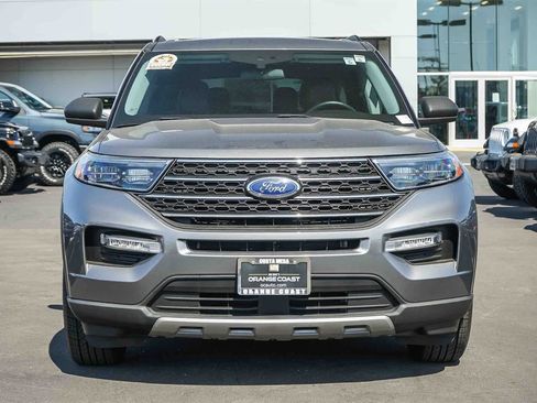 Used 2022 Ford Explorer XLT w/ Equipment Group 202A image 2