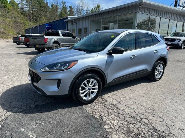 Used 2022 Ford Escape SE w/ Cold Weather Package AWD/4WD image 1