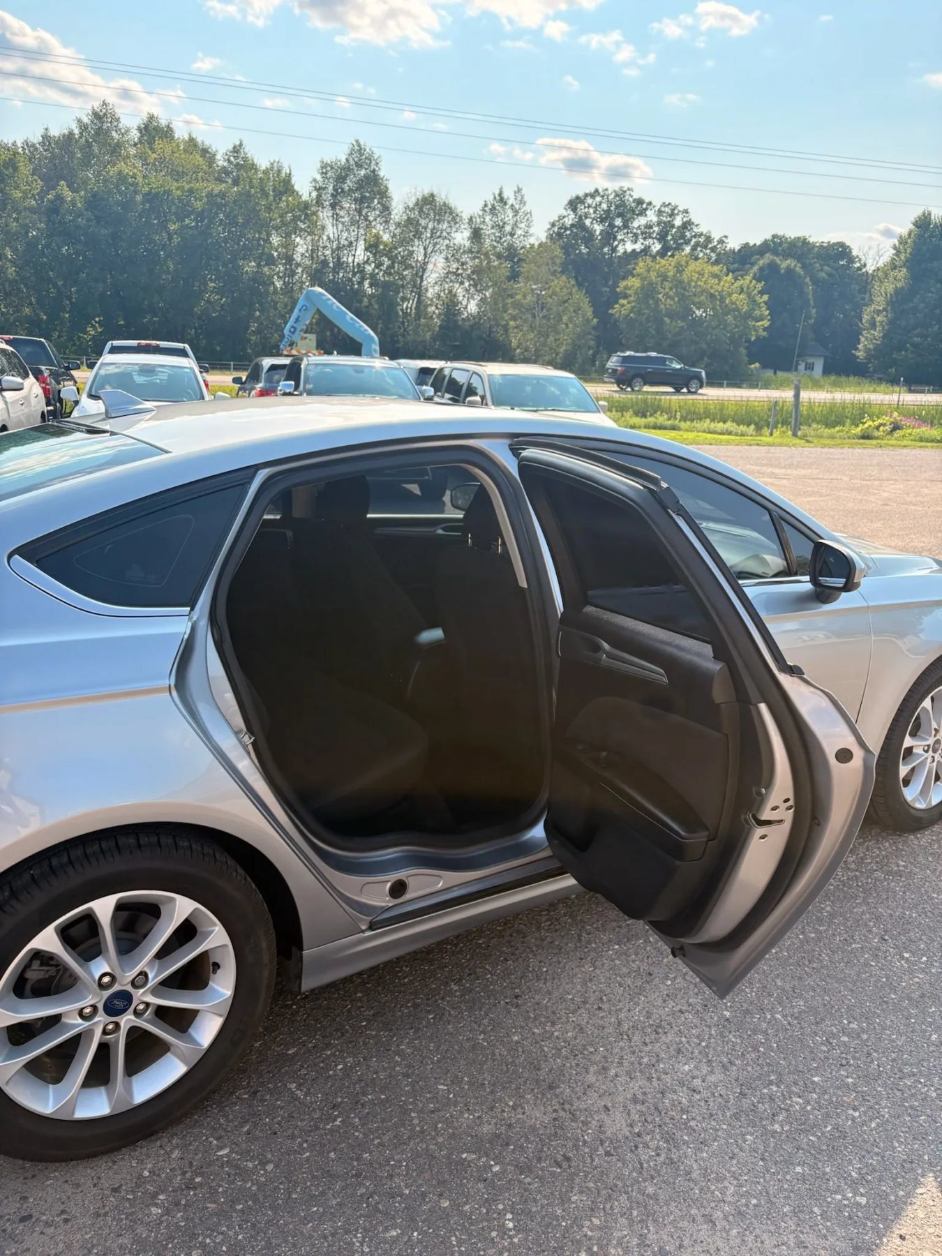 Used 2020 Ford Fusion SE FWD image 25