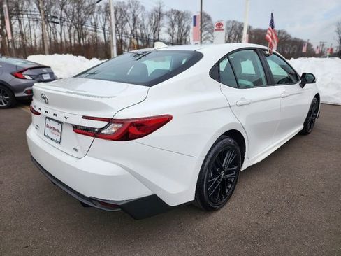 Used 2025 Toyota Camry SE w/ Convenience Package image 7