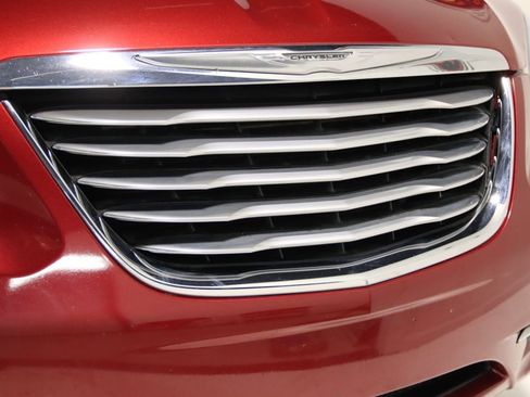 Used 2013 Chrysler 200 Limited FWD image 27