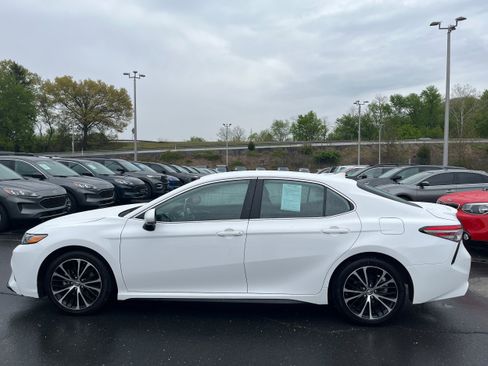 Used 2019 Toyota Camry SE FWD image 6