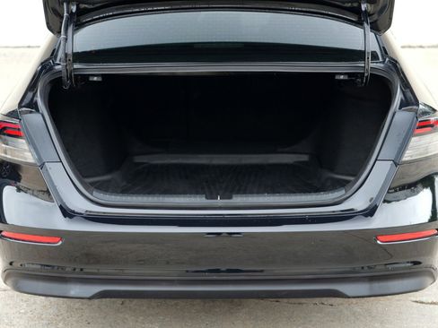 Used 2023 Honda Accord EX image 9