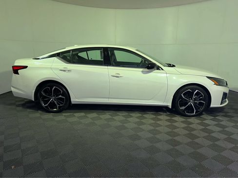 Certified 2024 Nissan Altima 2.5 SR w/ SR Premium Package FWD image 8