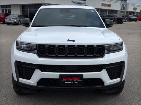 New 2026 Jeep Grand Cherokee L 4WD image 2
