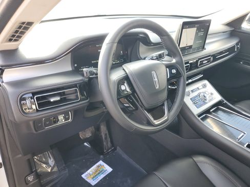Certified 2023 Lincoln Aviator Standard w/ Premium Package image 13