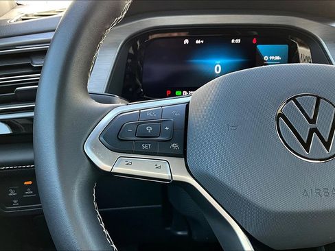 Used 2024 Volkswagen Atlas Cross Sport SE image 23