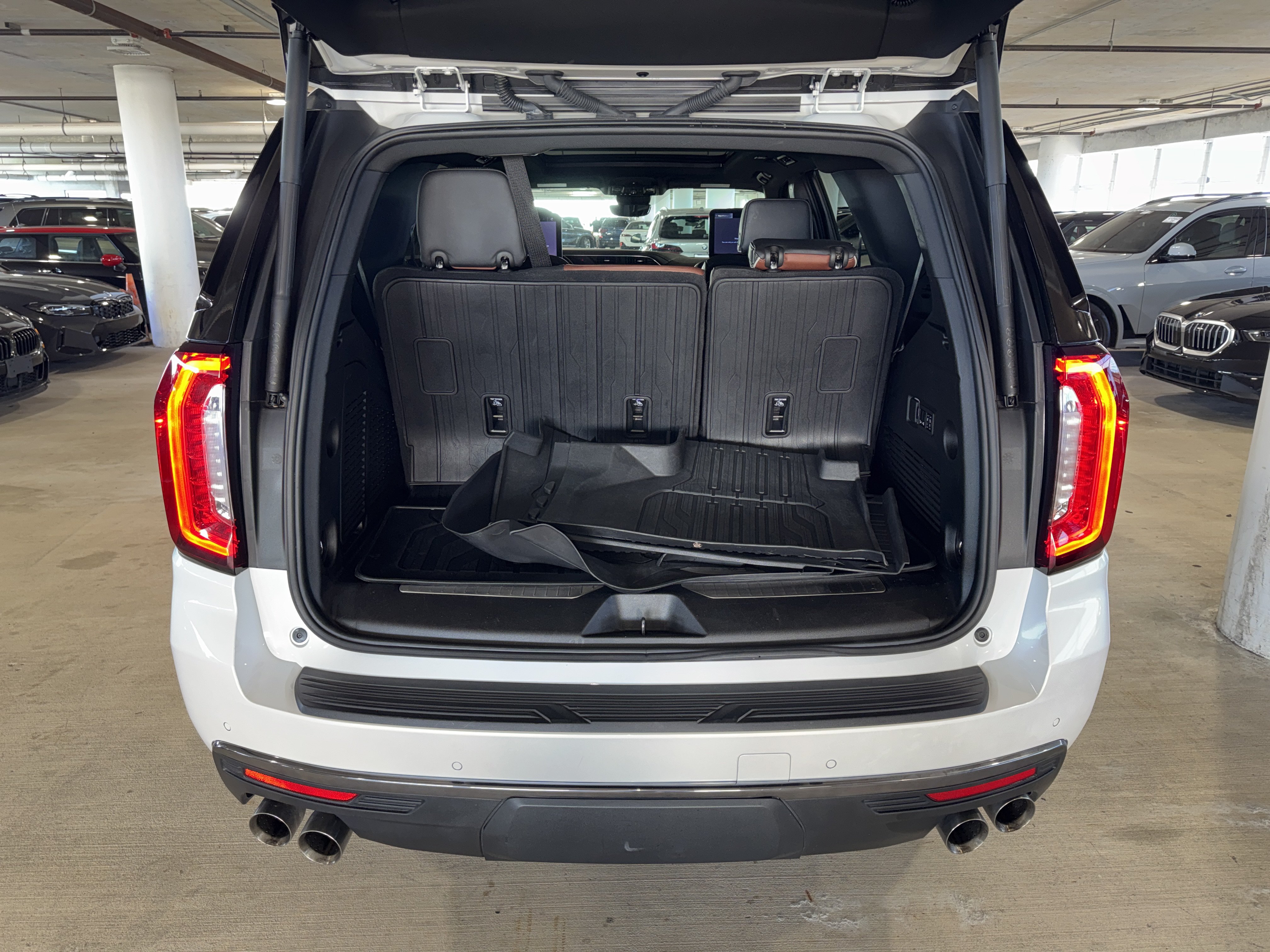 Used 2024 GMC Yukon Denali Ultimate AWD/4WD image 15