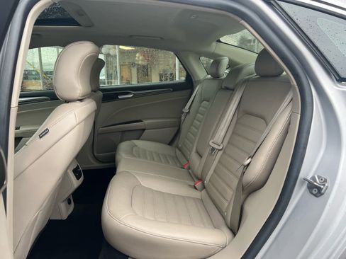 Used 2018 Ford Fusion SE w/ Fusion SE Technology Package image 12