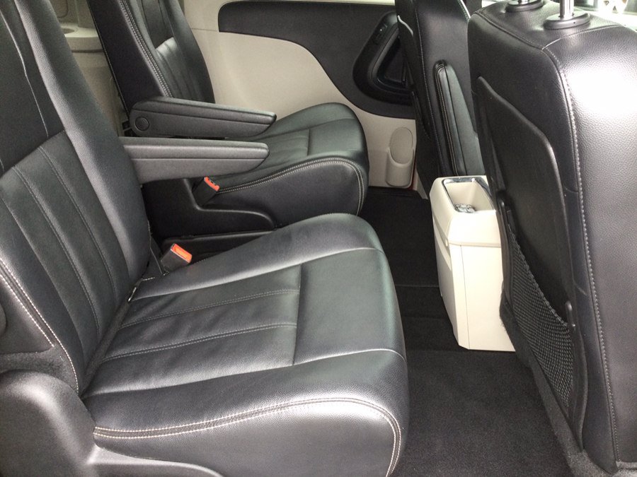 Used 2015 Chrysler Town & Country Touring w/ Driver Convenience Group FWD image 23