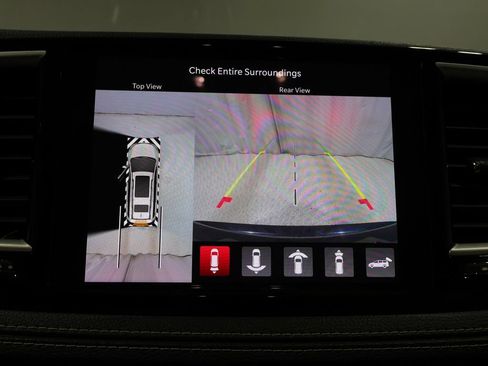 Used 2021 Chrysler Pacifica Touring-L FWD image 29
