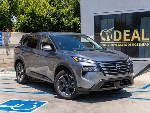 Used 2024 Nissan Rogue SV AWD/4WD image 3
