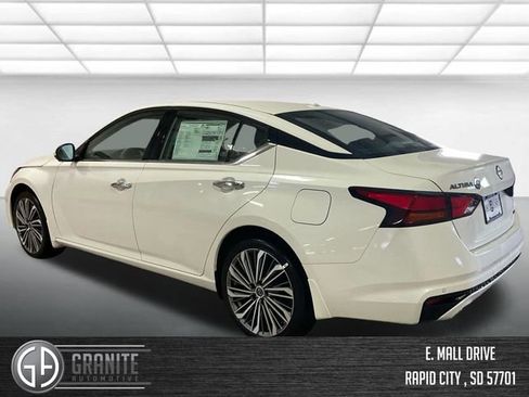 New 2025 Nissan Altima 2.5 SL AWD/4WD image 7