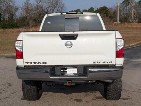 Used 2018 Nissan Titan SV image 8